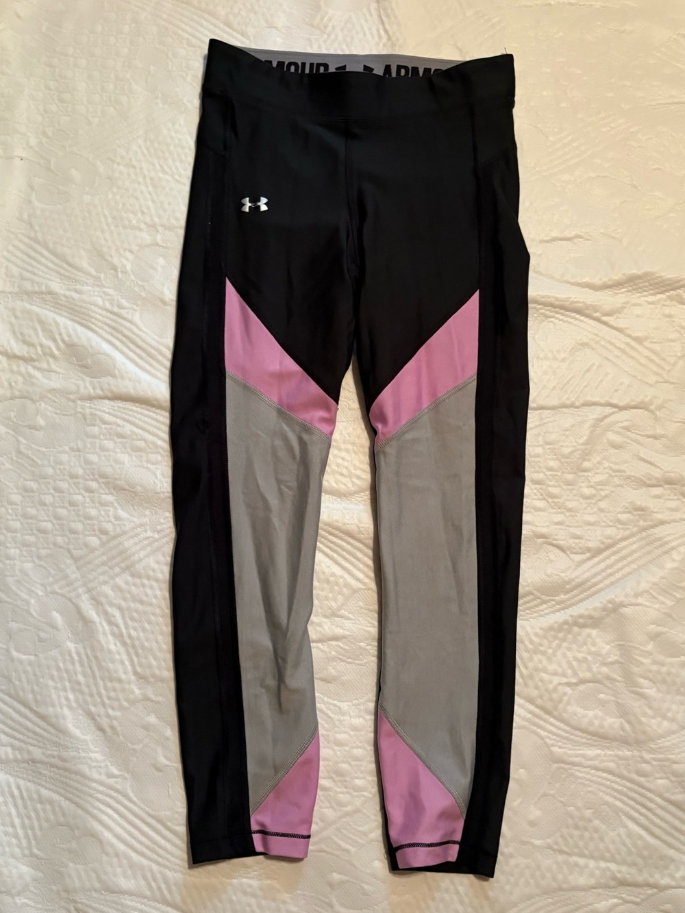Under Armour HeatGear Compression Leggings Size Small Black Pink Gray 7/8 Length